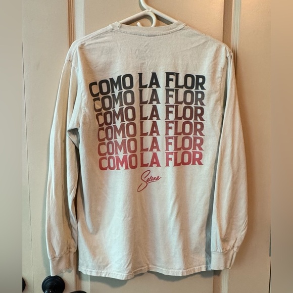 Selena Como La Flor Graphic Sweatshirt - Picture 2 of 6